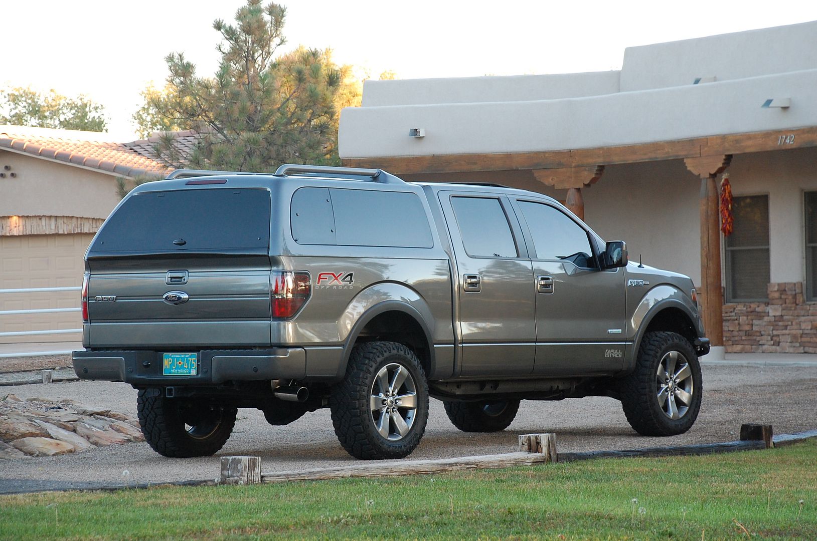 2024 Nissan Frontier Camper Shell Joan Maridel